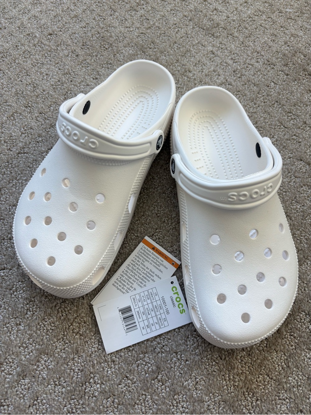 CROCS Classic Clog in White Men 8 / Women 10